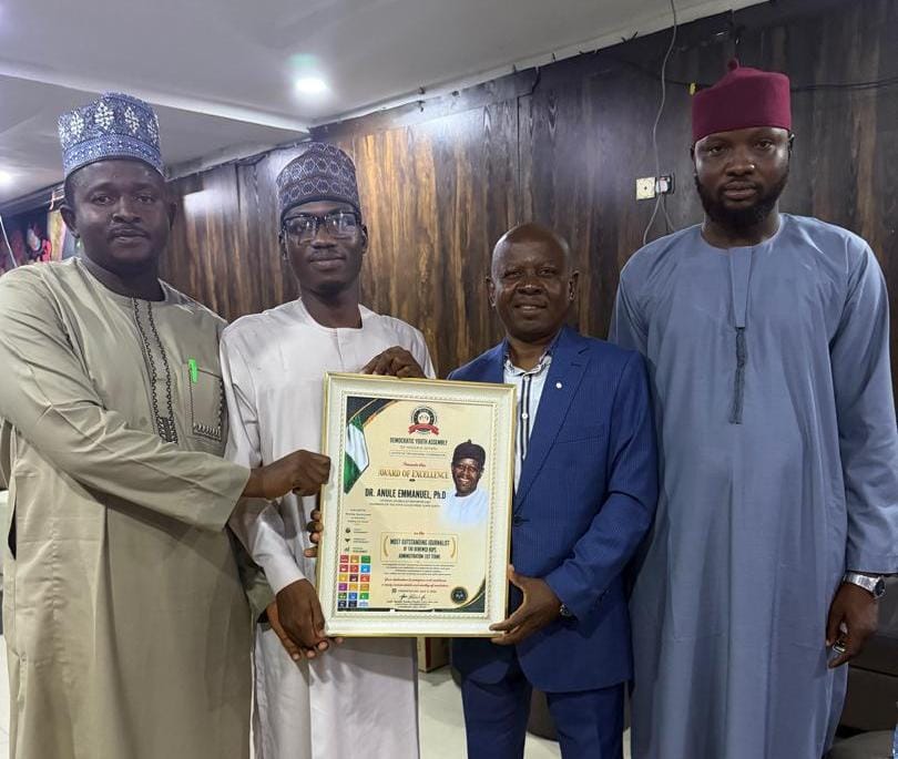 National Youth group honours Villa Press Corps Chairman Dr. Anule with leadership prize